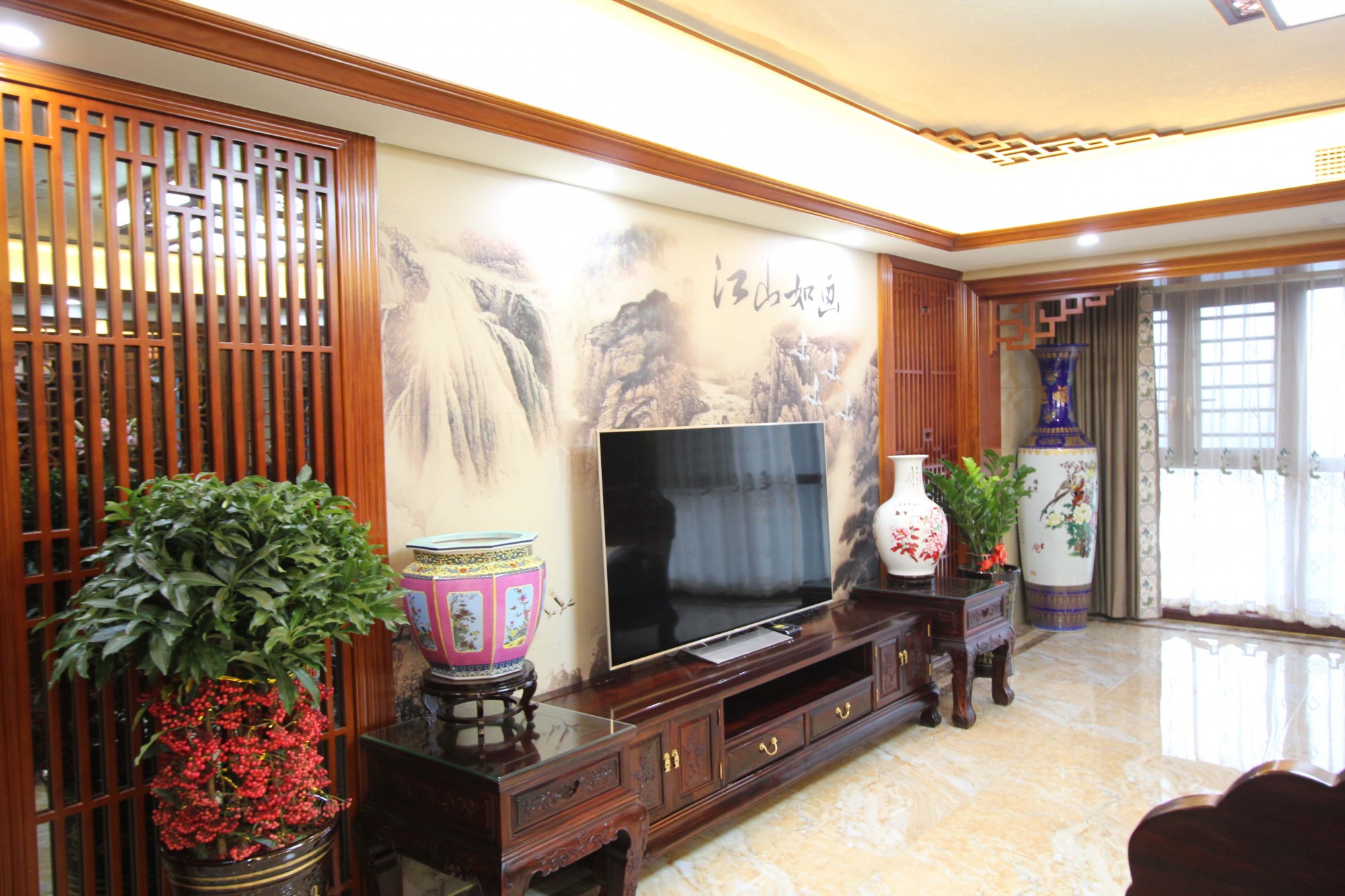 綿陽(yáng)市凱廈花園B區(qū)新中式風(fēng)格五居室裝修案例